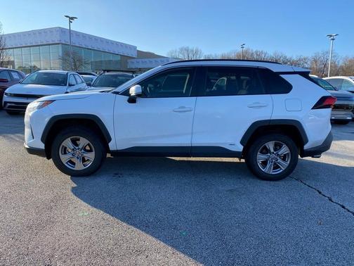 2024 Toyota RAV4 Hybrid XLE
