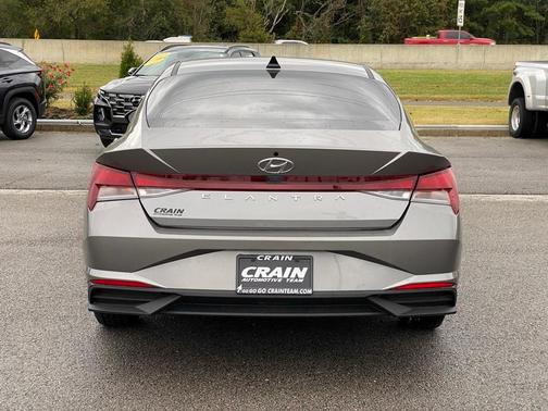 2022 Hyundai ELANTRA SE