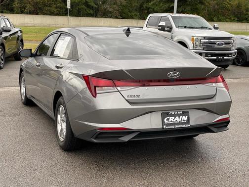 2022 Hyundai ELANTRA SE