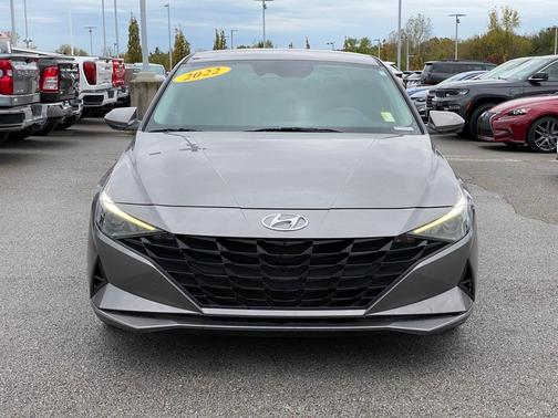 2022 Hyundai ELANTRA SE