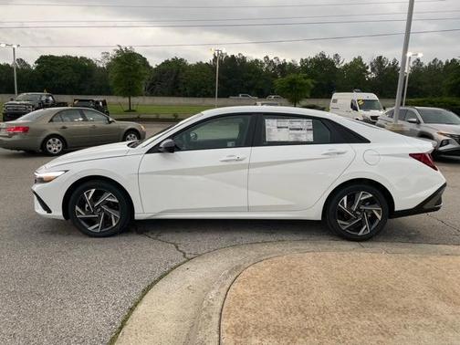 2025 Hyundai ELANTRA HEV SEL Sport