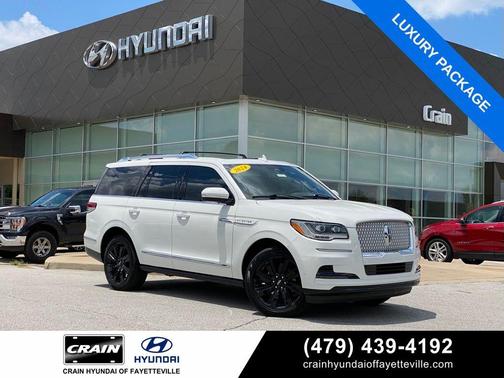 White Metallic 2024 Lincoln Navigator Reserve