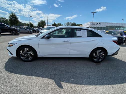 2025 Hyundai ELANTRA HEV SEL
