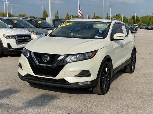 2022 Nissan Rogue Sport SV
