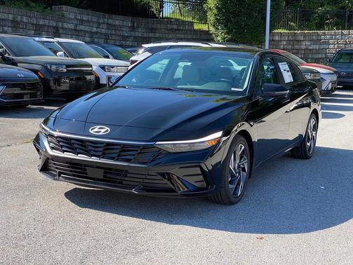 2025 Hyundai ELANTRA Limited