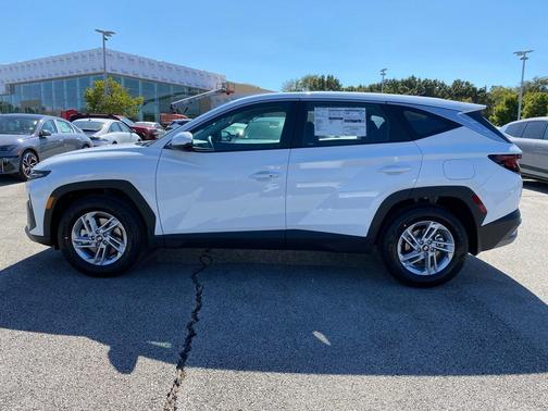 2026 Hyundai TUCSON SE