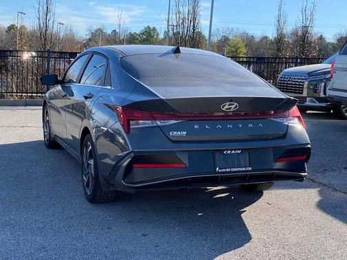2024 Hyundai ELANTRA SEL