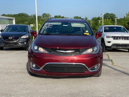 Velvet 2019 Chrysler Pacifica Touring-L