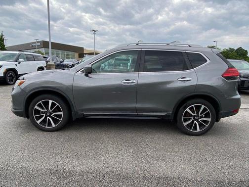 Gun Metallic 2017 Nissan Rogue SL