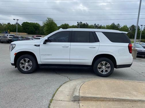 Summit White 2023 GMC Yukon SLE