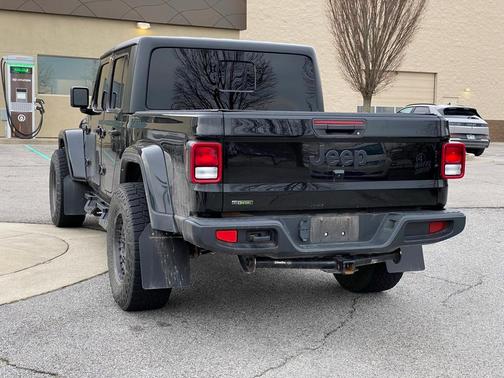 2022 Jeep Gladiator Sport