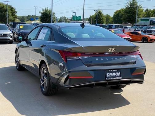 2025 Hyundai ELANTRA Limited