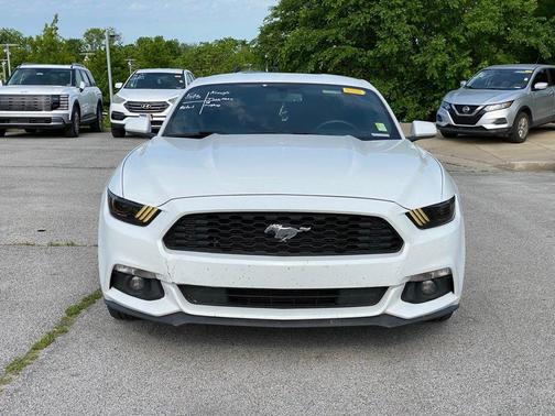 Oxford White 2016 Ford Mustang V6