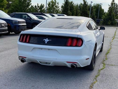 Oxford White 2016 Ford Mustang V6