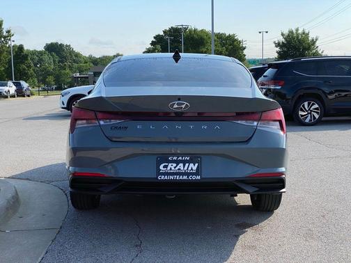 Electric 2022 Hyundai ELANTRA SEL