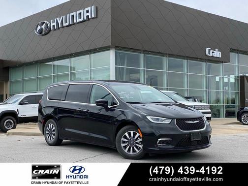 2023 Chrysler Pacifica Hybrid Touring L