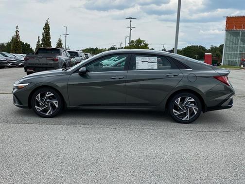 2025 Hyundai ELANTRA Limited