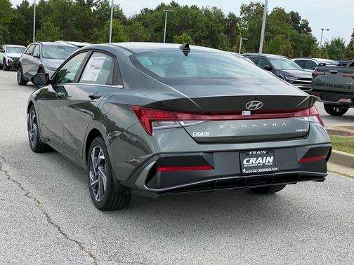 2025 Hyundai ELANTRA Limited