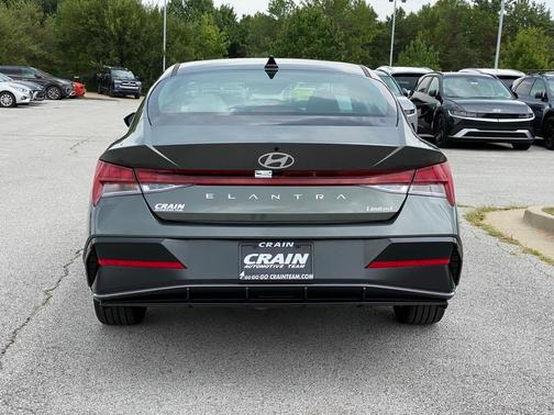 2025 Hyundai ELANTRA Limited