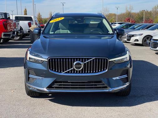 2023 Volvo XC60 B5 Plus Bright Theme