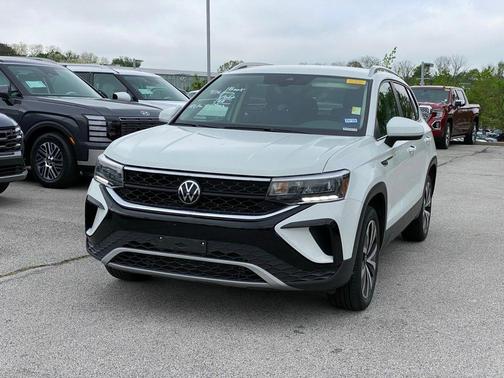 Pure White 2024 Volkswagen Taos 1.5T SE