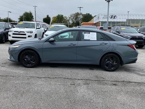 2022 Hyundai ELANTRA SEL