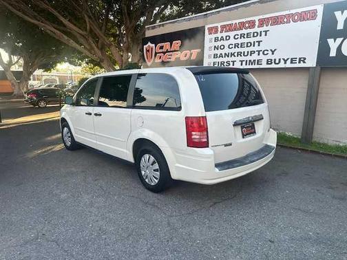 2008 Chrysler Town & Country LX