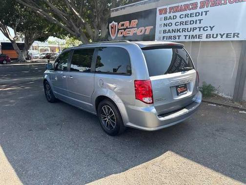 2016 Dodge Grand Caravan R/T