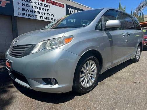 2014 Toyota Sienna XLE