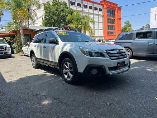 Satin White Pearl 2013 Subaru Outback 3.6R Limited