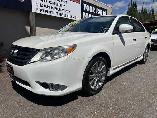 White 2011 Toyota Avalon