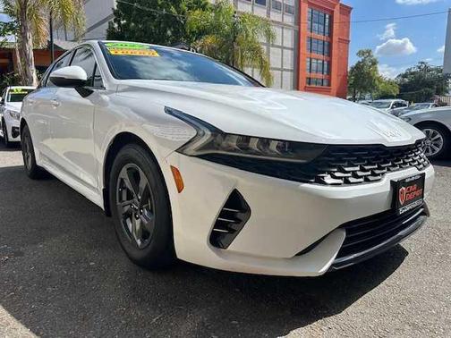 White 2022 Kia K5 LX