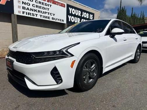 White 2022 Kia K5 LX