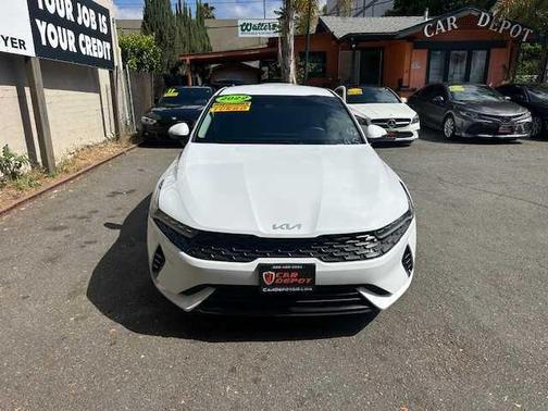 White 2022 Kia K5 LX