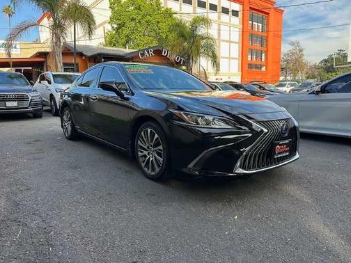 2020 Lexus ES 300h Base