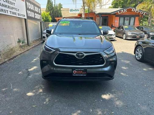 Gray 2021 Toyota Highlander L
