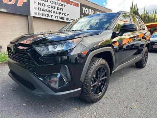 2020 Toyota RAV4 LE