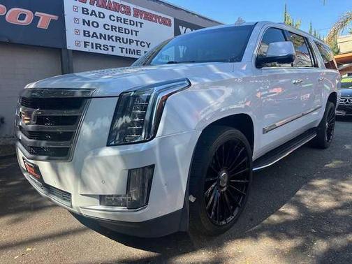 2018 Cadillac Escalade ESV Luxury