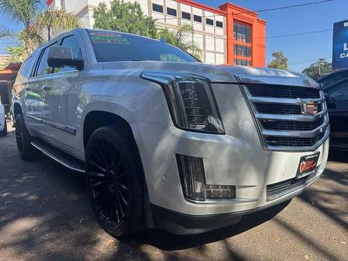 2018 Cadillac Escalade ESV Luxury
