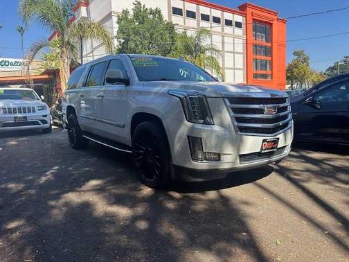 2018 Cadillac Escalade ESV Luxury