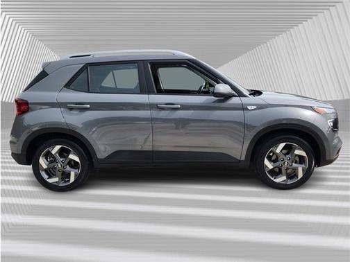 2022 Hyundai VENUE SEL