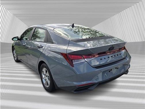 2022 Hyundai ELANTRA SE