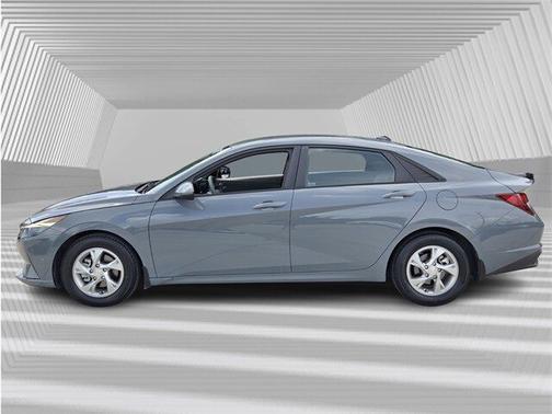 2022 Hyundai ELANTRA SE