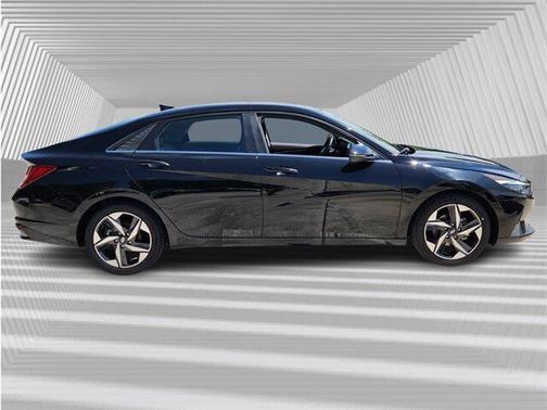 2022 Hyundai ELANTRA Limited