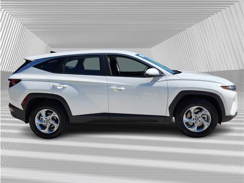 2023 Hyundai TUCSON SE