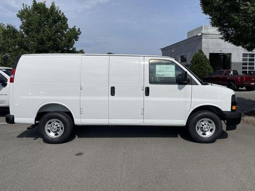 2025 Chevrolet Express 2500 Work Van