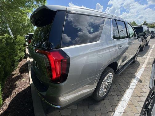 2025 GMC Yukon Elevation