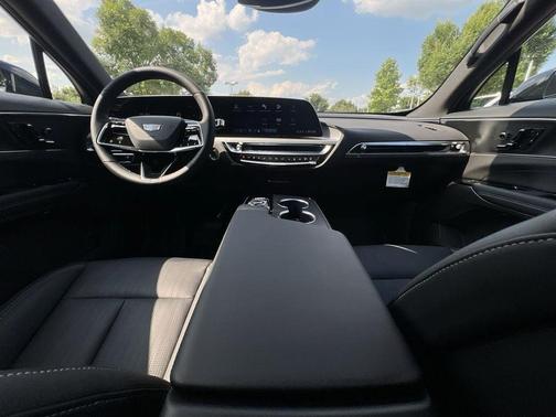 2025 Cadillac LYRIQ Sport