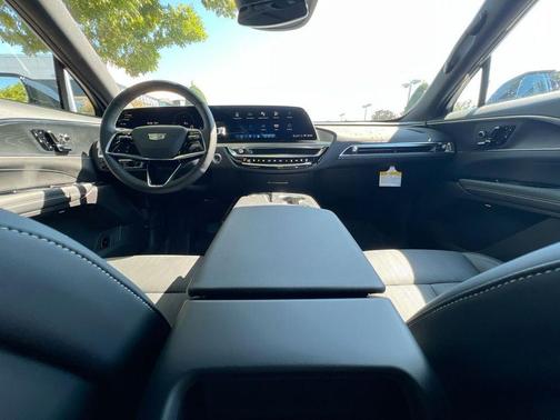 2025 Cadillac LYRIQ Sport