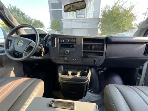 2025 GMC Savana 2500 Work Van